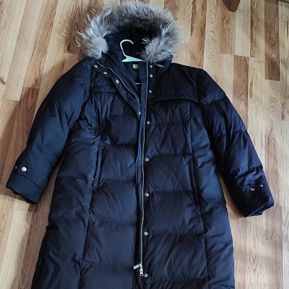 MICHAEL Michael Kors Black Puffer Coat with Hood and Quilted Material